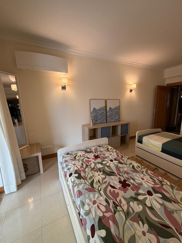 Free WiFi, bed sheets