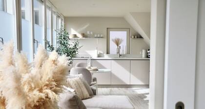 Breeze Inn - Ibiza apartment, BioScience Park Leiden, beach, Leiden,
