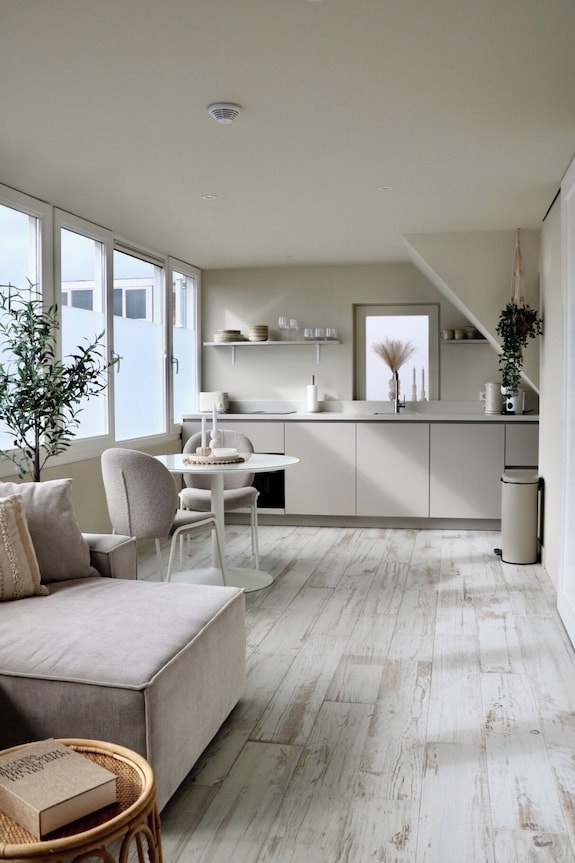 Breeze Inn - Ibiza Apartment, Bioscience Park Leiden, Beach, Leiden, - Leiden