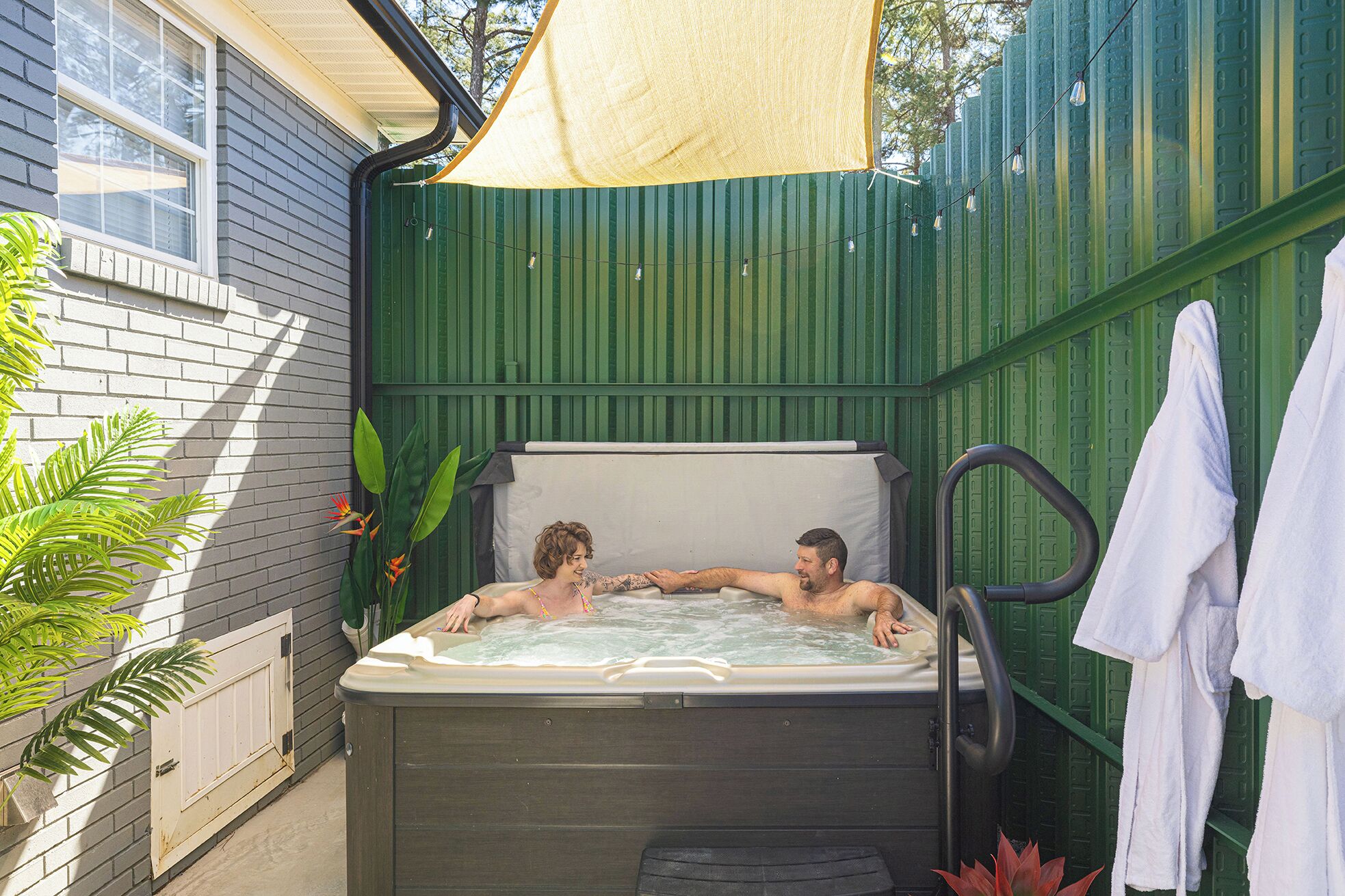 Outdoor spa tub