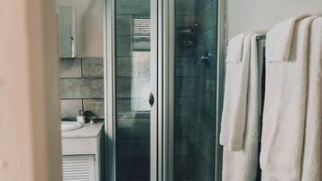 Classic Double Room | Bathroom