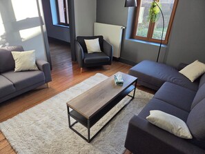 Living area - Vrbo Property (La Petite-Raon)