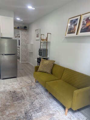 Living area - Modern Tiny House in conveniently located Tampa Neighborhood. (Tampa)