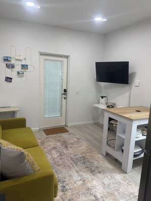 Living area - Modern Tiny House in conveniently located Tampa Neighborhood. (Tampa)