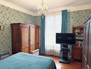 Iron/ironing board, internet, bed sheets - Vrbo Property (Anglet)