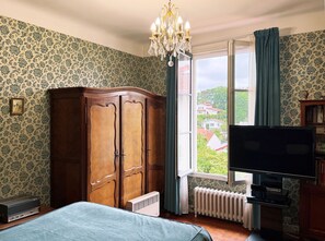 Iron/ironing board, internet, bed sheets - Vrbo Property (Anglet)