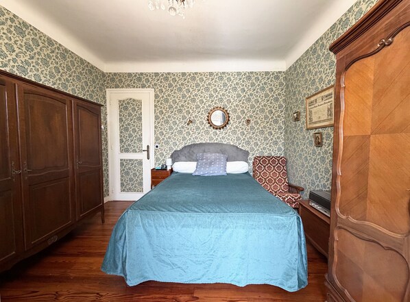Iron/ironing board, internet, bed sheets - Vrbo Property (Anglet)