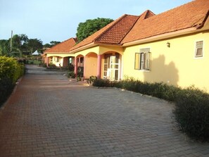 Exterior - Peniel Beach Hotel (Entebbe)