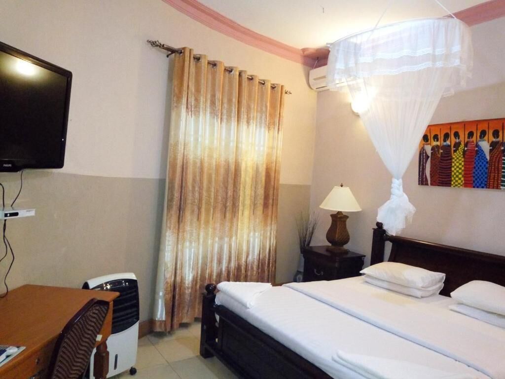 Deluxe-Doppelzimmer, Balkon, eingeschränkter Seeblick | Zimmersafe, Schreibtisch, laptopgeeigneter Arbeitsplatz