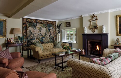 Stunning Cotswolds Farmhouse in Beautiful Village