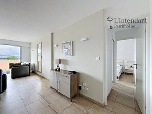 Iron/ironing board, WiFi, bed sheets - 2 bedrooms - Sea view - Swimming pool - Terrace (La Turbie)