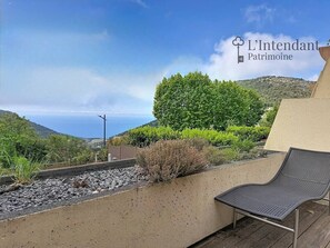 Property grounds - 2 bedrooms - Sea view - Swimming pool - Terrace (La Turbie)