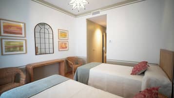 Classic Twin Room | Desk, laptop workspace, free WiFi