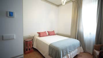 Habitación doble clásica | Escritorio, espacio para trabajar con laptop y wifi gratis