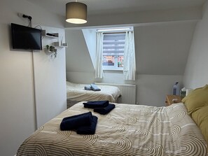 2 chambres, fer et planche à repasser, Wi-Fi, draps fournis