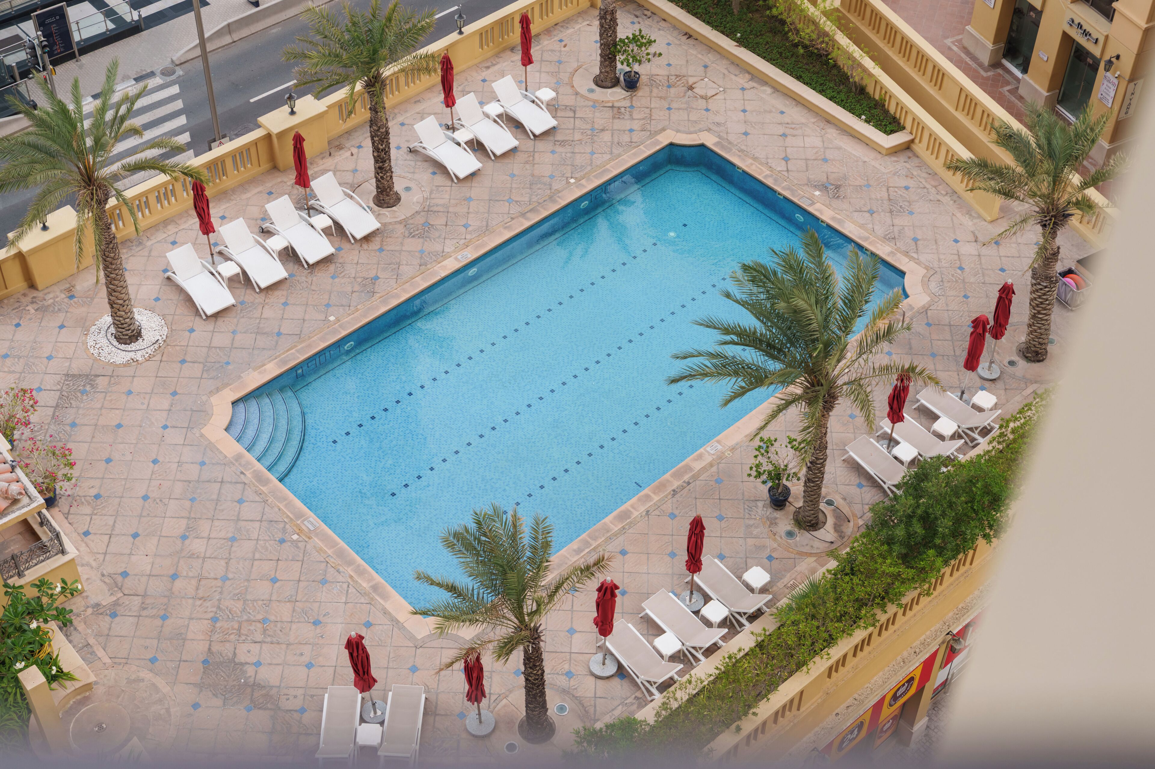 2 outdoor pools