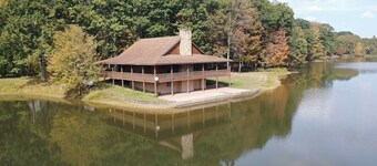 Secluded Luxury Lakehouse | Private Lake | Near Seven Springs | Sleeps 8