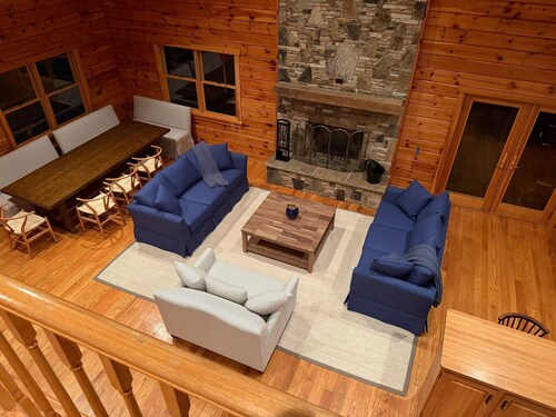 Secluded Luxury Lakehouse | Private Lake | Near Seven Springs | Sleeps 8