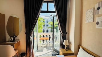 华丽双人房, 阳台, 城市景观 | 办公桌、笔记本电脑工作区、隔音、免费 WiFi