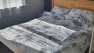 3 bedrooms, free WiFi, bed sheets