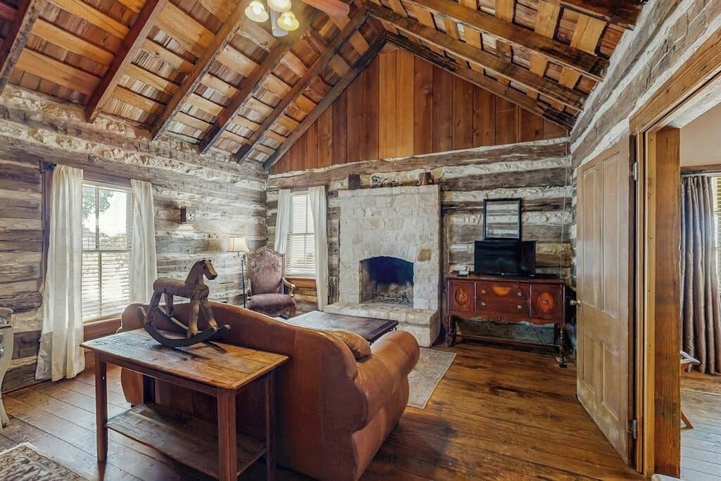 Fernseher, Kamin