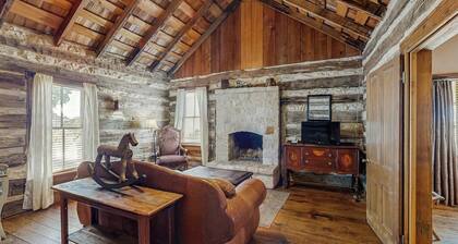 Lovely dog-friendly suite with tasting rooms along Hwy 290 Wine Trail