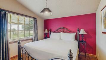 1 bedroom, iron/ironing board, WiFi (free), bed sheets