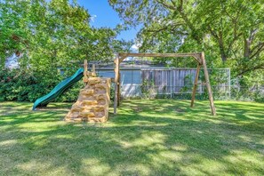 Children’s area - Dog-friendly riverfront home with outdoor space (Burnet)