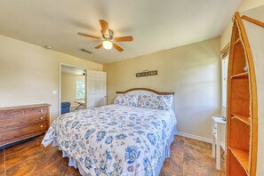 Room - Dog-friendly riverfront home with outdoor space (Burnet)
