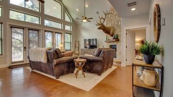 TV, fireplace, DVD player, table tennis