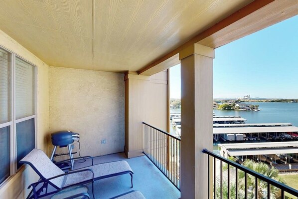 Property grounds - Hill country corner condo at The Waters - central AC, lake views & Pool (Horseshoe Bay)