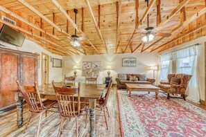 Interior - Three lovely homes, group-/family-friendly, near downtown, 2 dogs OK (Fredericksburg)