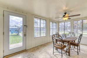 Dining - Relaxing family-friendly home - firepit, playground & river access (Liberty Hill)