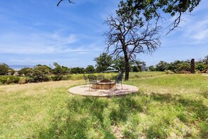 Property grounds - Waterfront home with kayak, view, fire pit & WiFi - dog-friendly (Buchanan Dam)