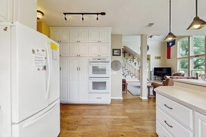 Interior - Waterfront home with kayak, view, fire pit & WiFi - dog-friendly (Buchanan Dam)