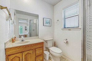 Bathroom - Spacious lakefront home w/ water views, WiFi & private washer/dryer (Kingsland)