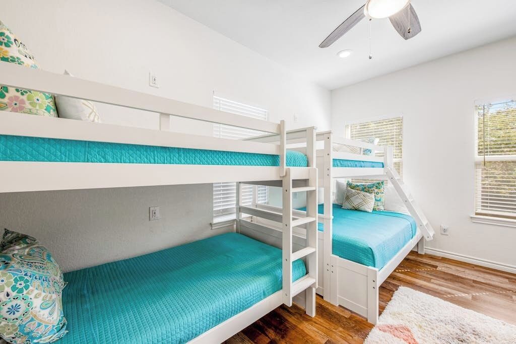 3 slaapkamers, een strijkplank/strijkijzer, gratis wifi, beddengoed