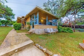 Terrace/patio - Wonderful Lakefront Home w/ Yard, Water Views, Central AC, WiFi, Private W/D (Kingsland)