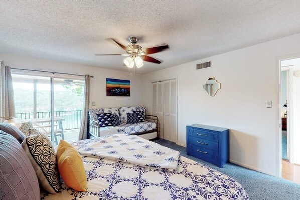 Room - Mid-century modern lake house w/private waterfront pool & boat dock (Marble Falls)