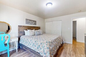 Room - Blue Casa Rio | Riverfront oasis with private beach, deck & fire pit (Kingsland)