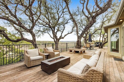 Natural cliffside oasis with impressive views, gas fireplace and dock