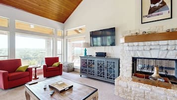 Smart TV, fireplace, DVD player, books