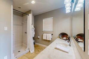 Bathroom - Spacious lakefront hideaway with decks, grill, billiards, tennis & pool (Spicewood)