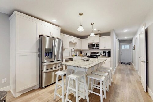 Condo Near Lake Horseshoe Bay w/ Private Balcony, Washer/Dryer, A/C, WiFi