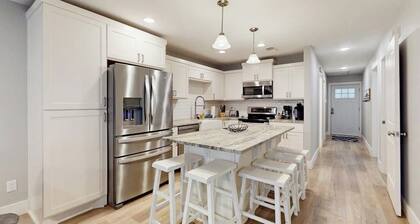 Condo Near Lake Horseshoe Bay w/ Private Balcony, Washer/Dryer, A/C, WiFi