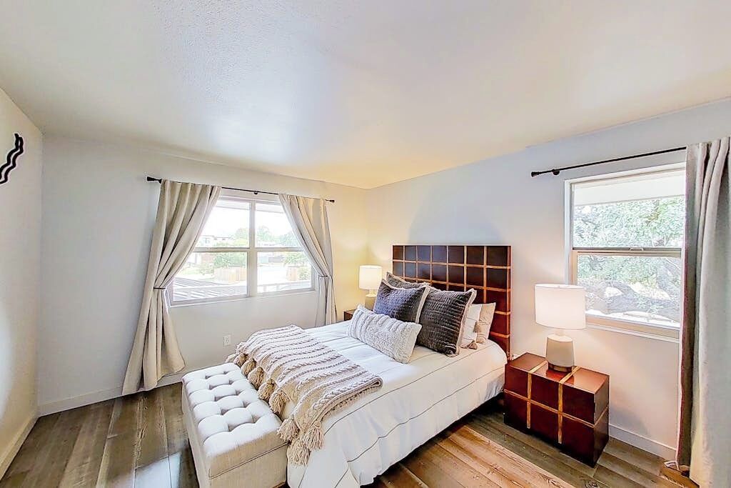 Contemporary, Dog-friendly Townhouse With Balcony, Pool & Day Docks - Horseshoe Bay, TX