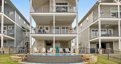 Lakefront house w/pool, kayaks, ping-pong, gas grill, & paddle boards