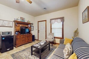 Living area - Cozy & Cute Cabin with Fenced Patio, Grill, AC & WiFi - Walkable Locale (Fredericksburg)