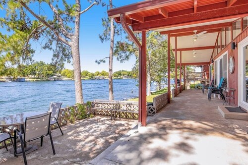 Multiple, dog-friendly waterfront homes with Lake LBJ views - snowbird-friendly