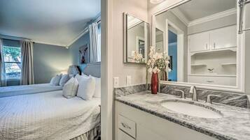 Desk, free WiFi, bed sheets
